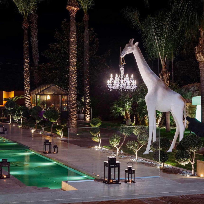 Outdoor Giraffe Statue Chandelier | Qeeboo Giraffe in Love | Italianfurniture.com