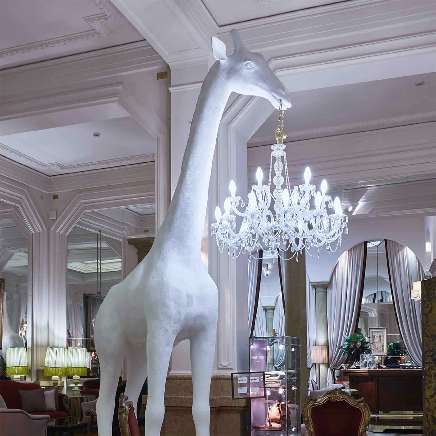 Giraffe Statue Floor Lamp | Qeeboo Giraffe in Love | Italianfurniture.com