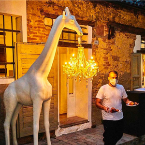 Outdoor Giraffe Statue Chandelier | Qeeboo Giraffe in Love | Italianfurniture.com