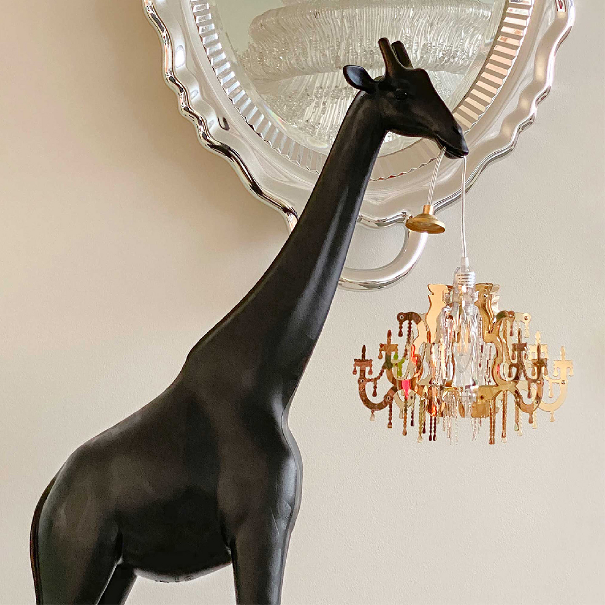 Animal Statue Table Lamp XS | Qeeboo Giraffe in Love | Oroatrade.com