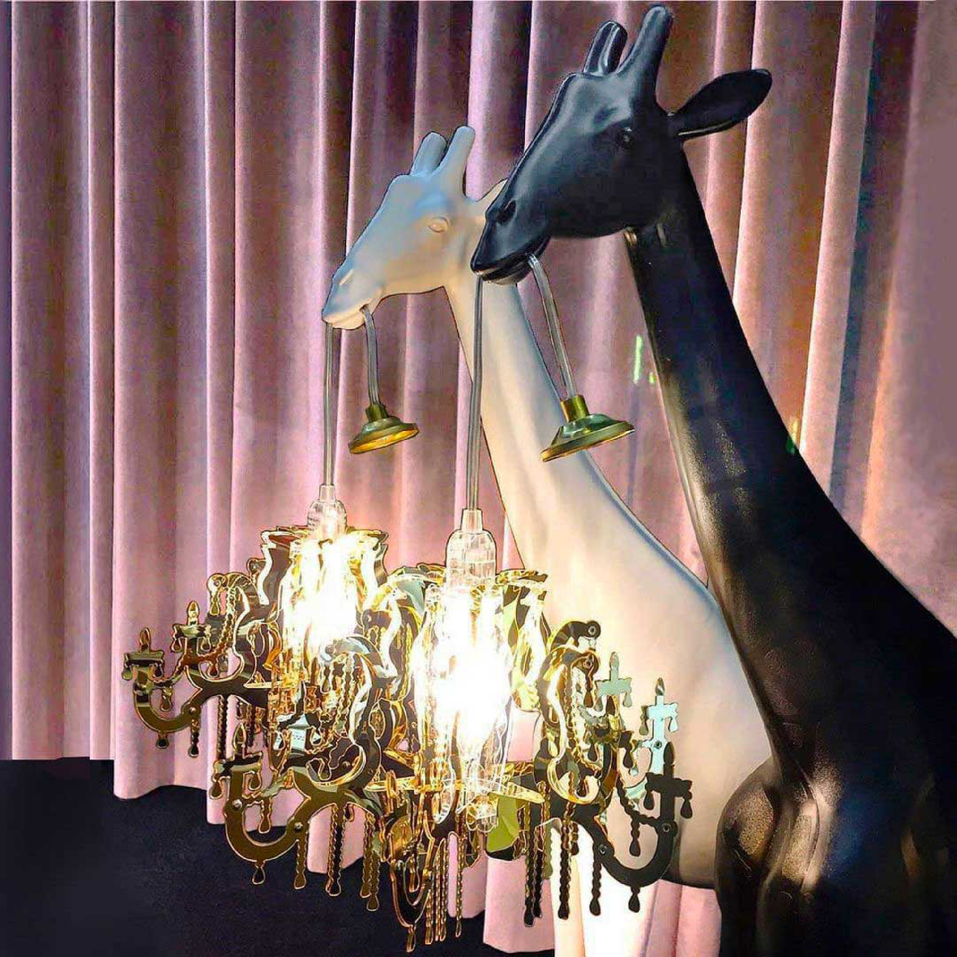 Animal Statue Table Lamp XS | Qeeboo Giraffe in Love | Oroatrade.com