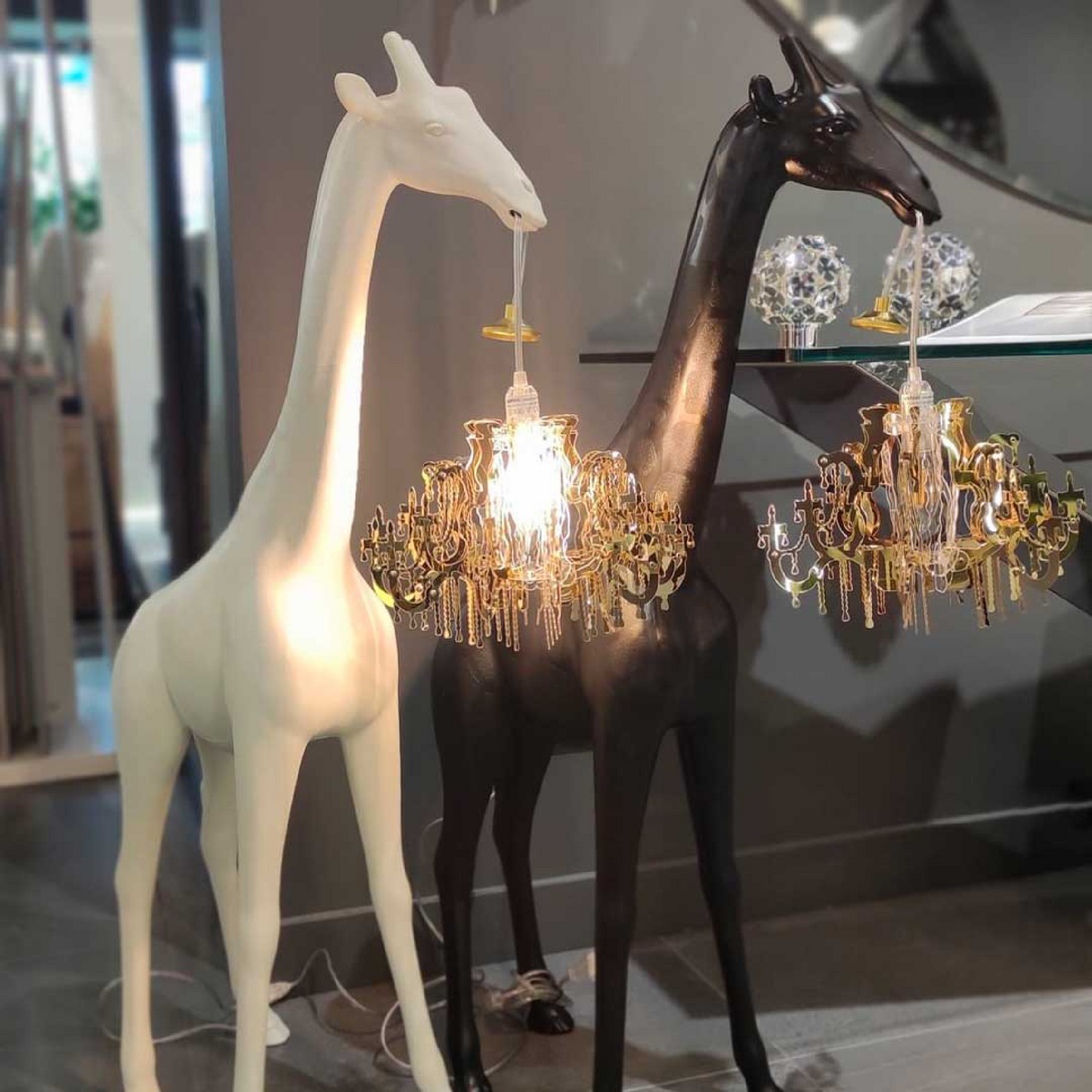 Animal Statue Table Lamp XS | Qeeboo Giraffe in Love | Oroatrade.com