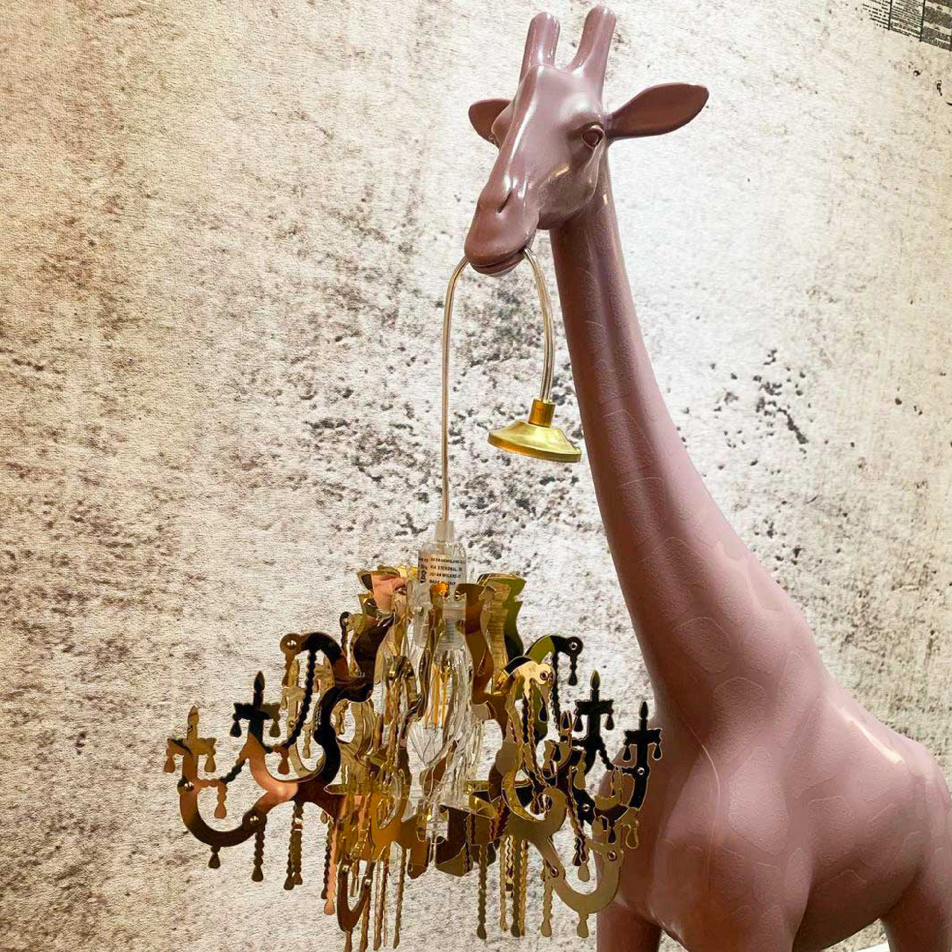 Animal Statue Table Lamp XS | Qeeboo Giraffe in Love | Oroatrade.com