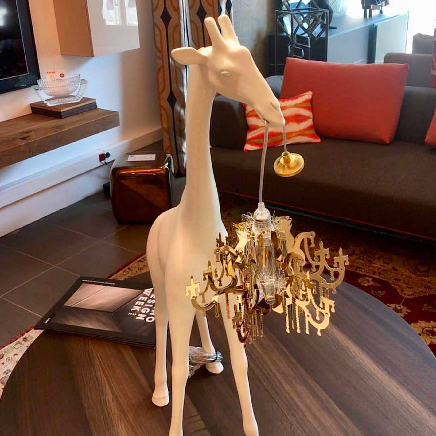 Animal Statue Table Lamp XS | Qeeboo Giraffe in Love | Oroatrade.com