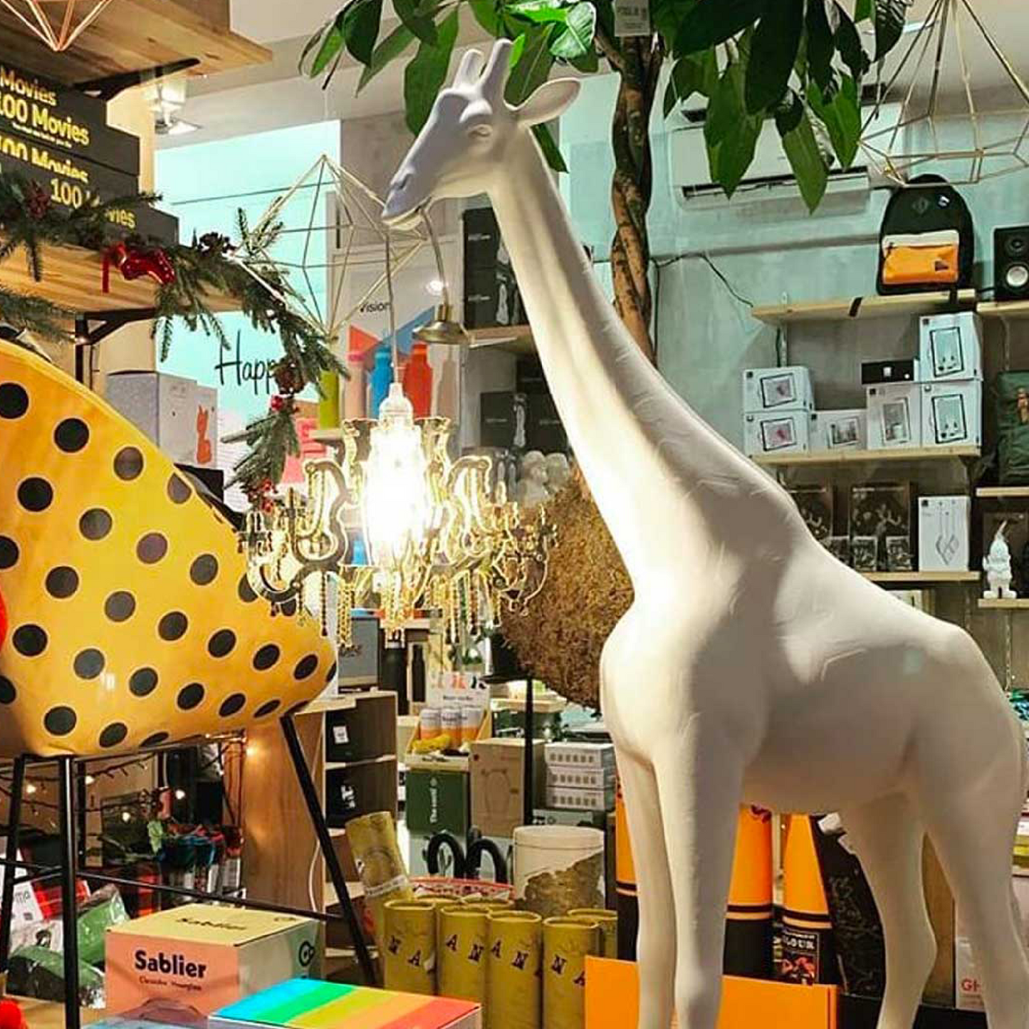 Animal Statue Table Lamp XS | Qeeboo Giraffe in Love | Oroatrade.com