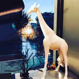 Animal Statue Table Lamp XS | Qeeboo Giraffe in Love | Oroatrade.com