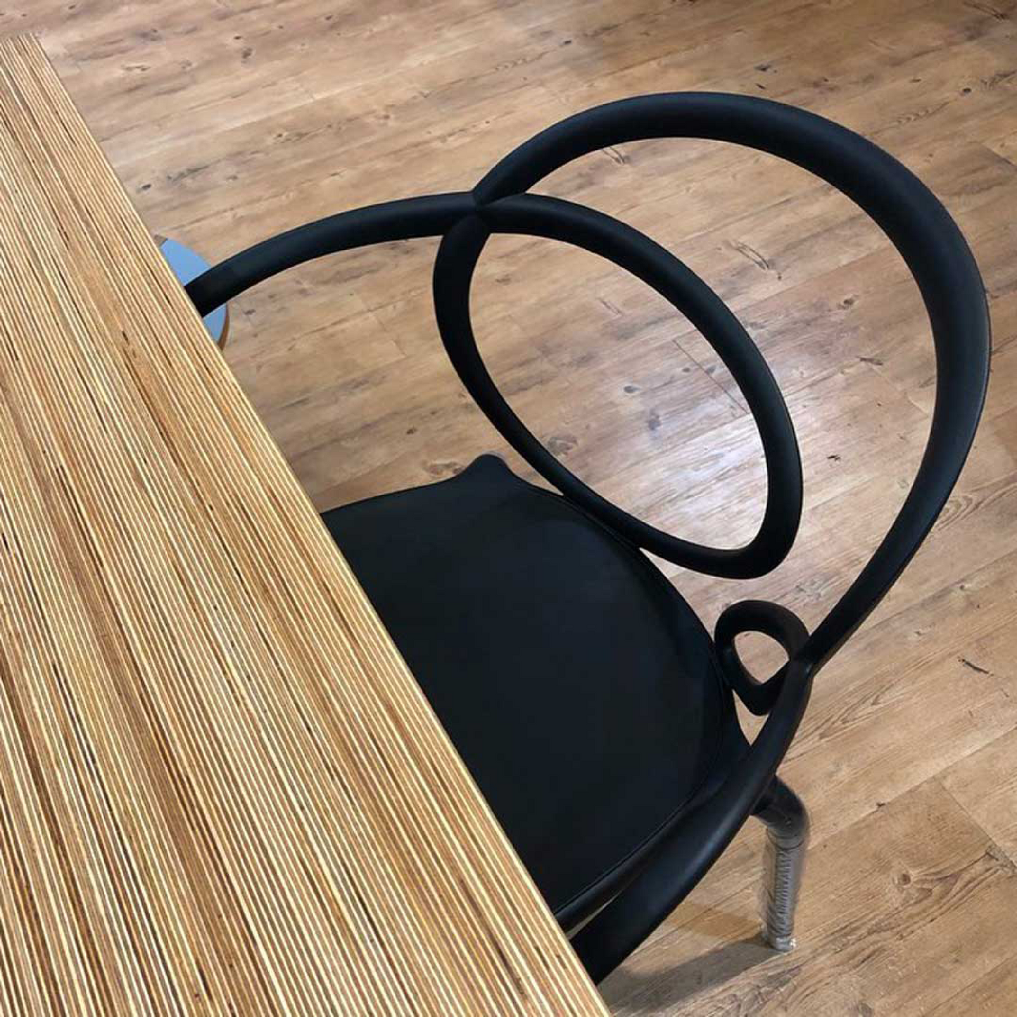 Tangled Dining Chairs (2) | Qeeboo Loop | Italianfurniture.com