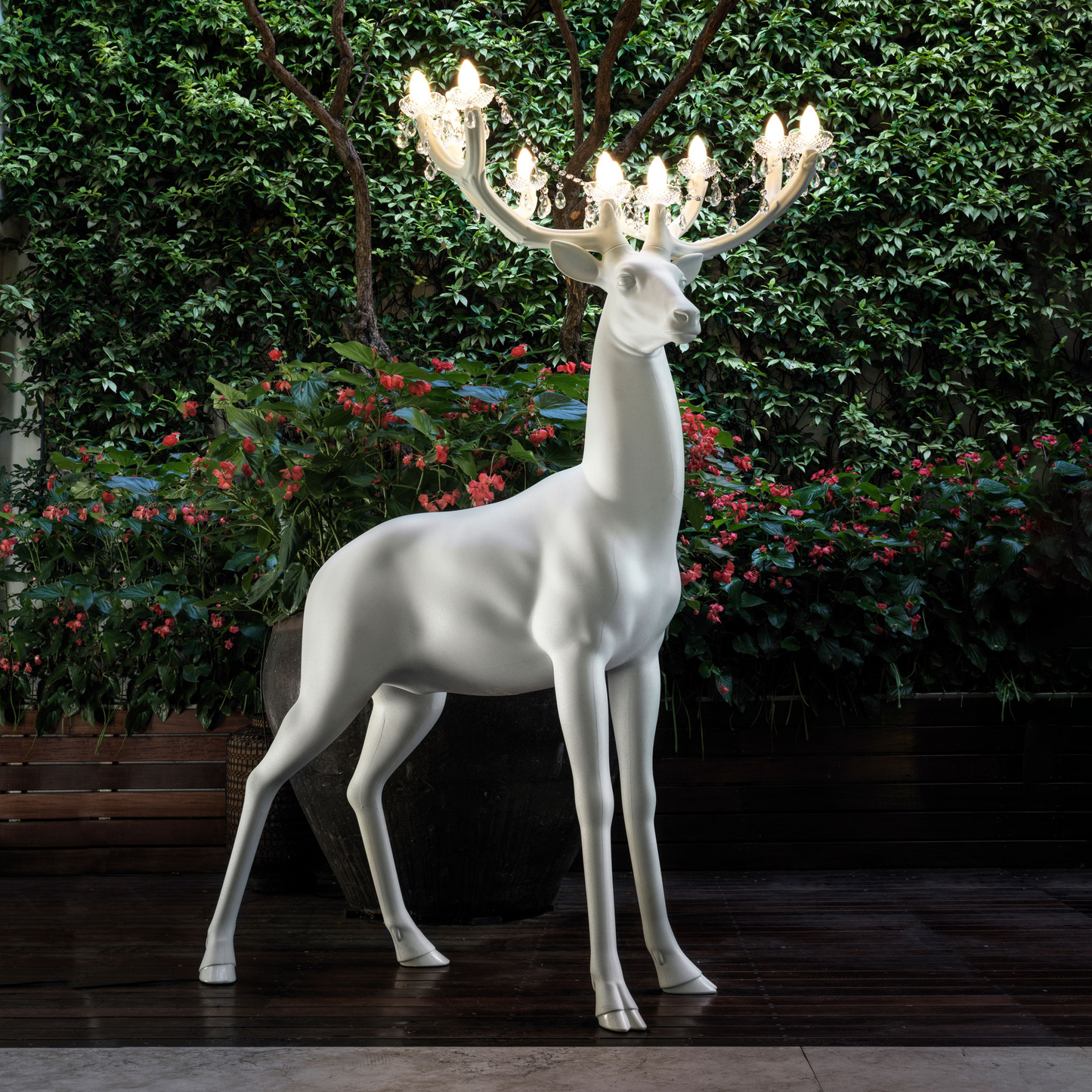 Deer Sculpture Indoor/Outdoor Lamp | Qeeboo Sherwood | Italianfurniture.com