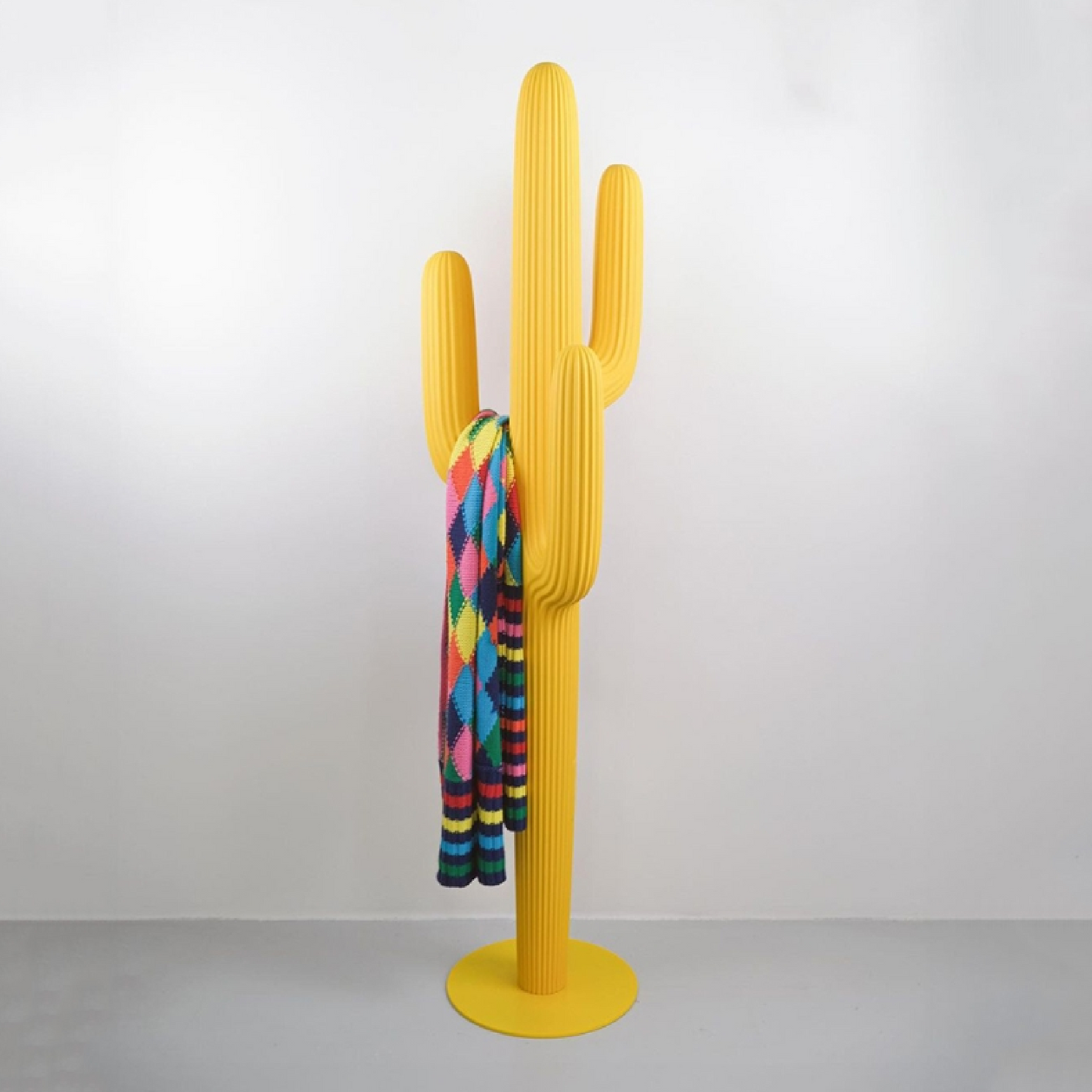 Cactus-Shaped Coat Rack | Qeeboo Saguaro | Italianfurniture.com