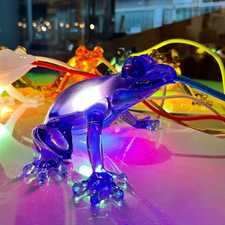 Sculptured Table/Wall Lamp | Qeeboo Hungry Frog | Italianfurniture.com