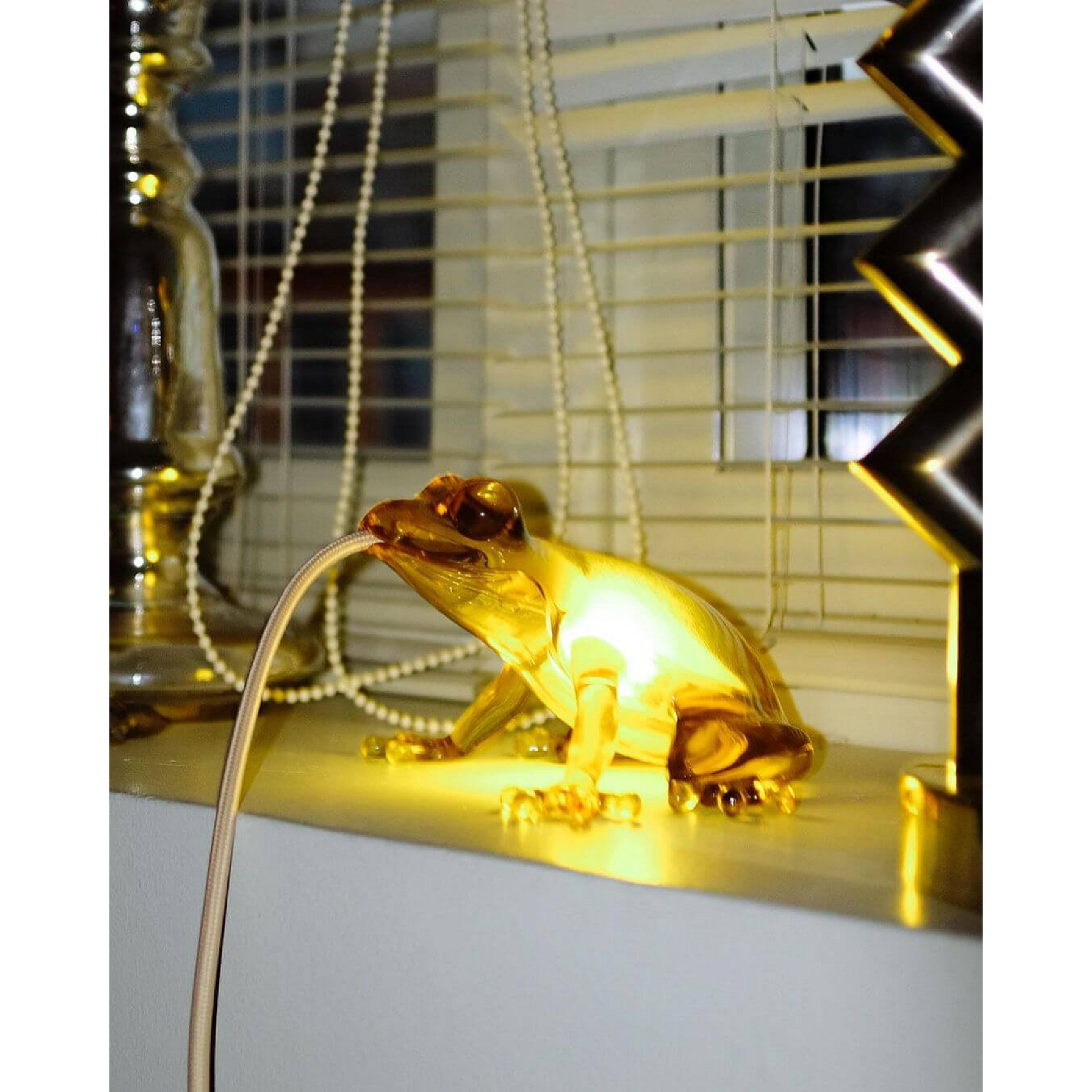 Sculptured Table/Wall Lamp | Qeeboo Hungry Frog | Italianfurniture.com