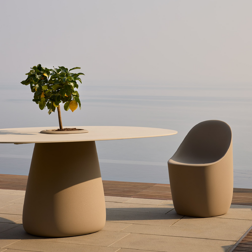 Indoor/Outdoor Bucket Dining Table | Qeeboo Cobble | Italianfurniture.com