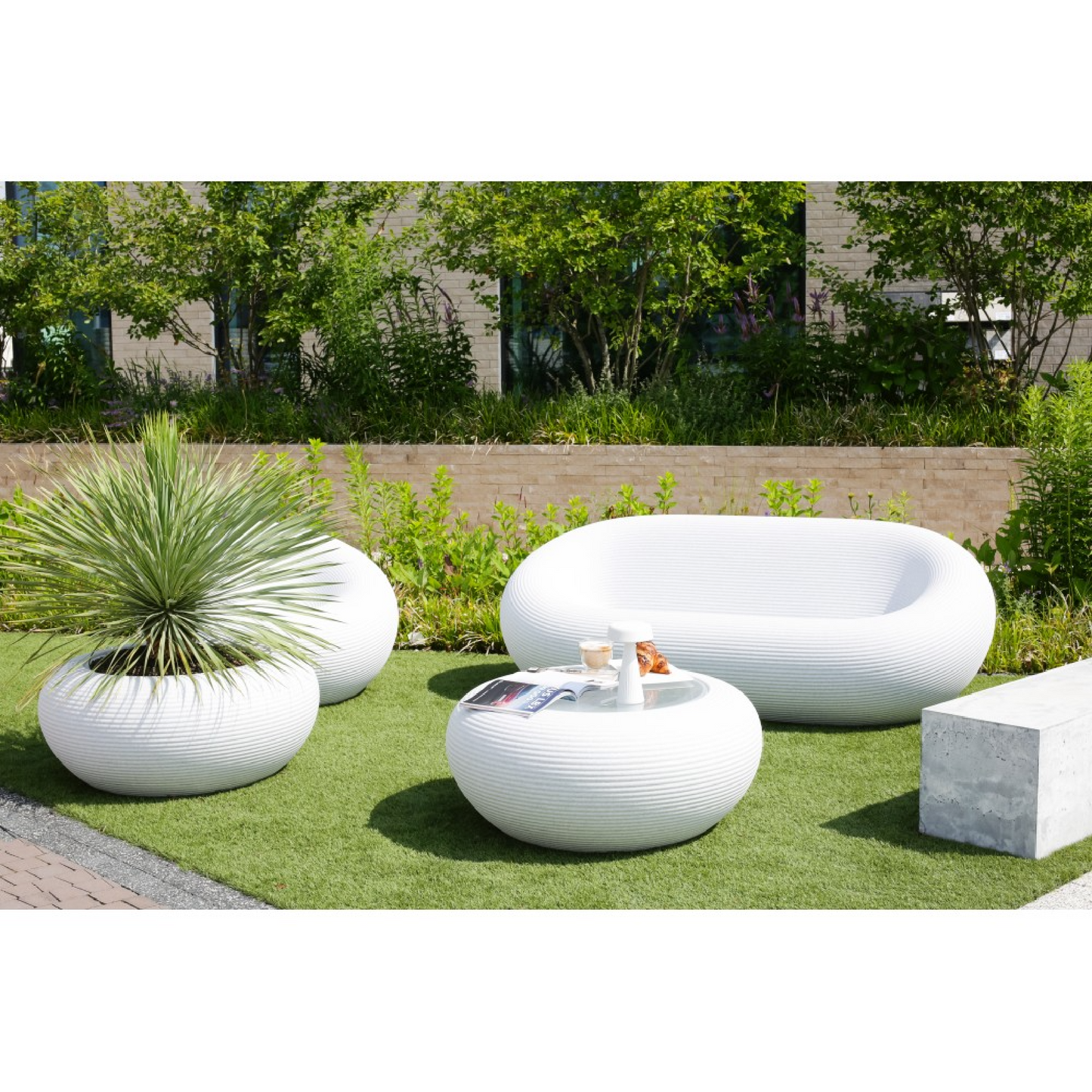 Modern Oblong Outdoor Sofa | Qeeboo Nami | Italianfurniture.com