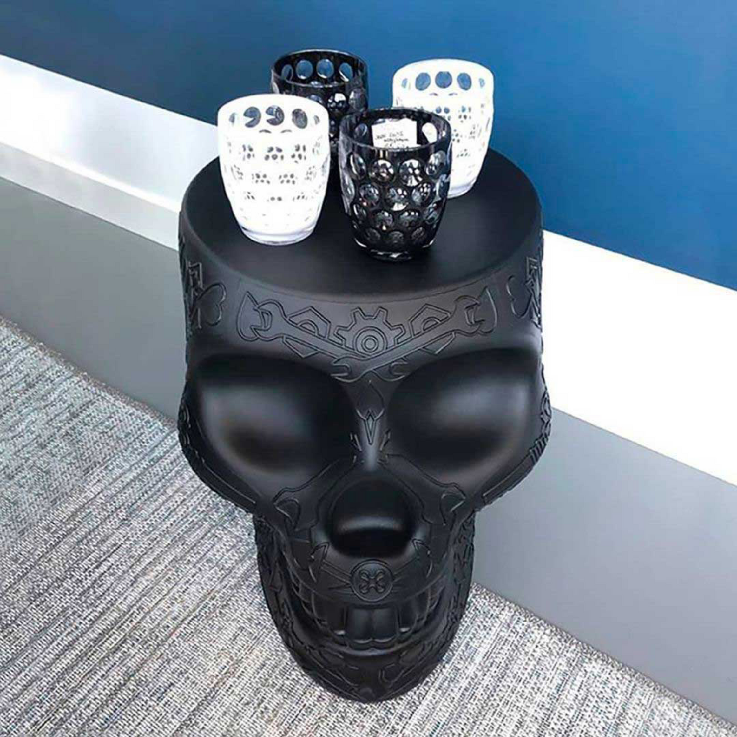 Skull-Shaped Stool Side Table | Qeeboo Mexico | Italianfurniture.com