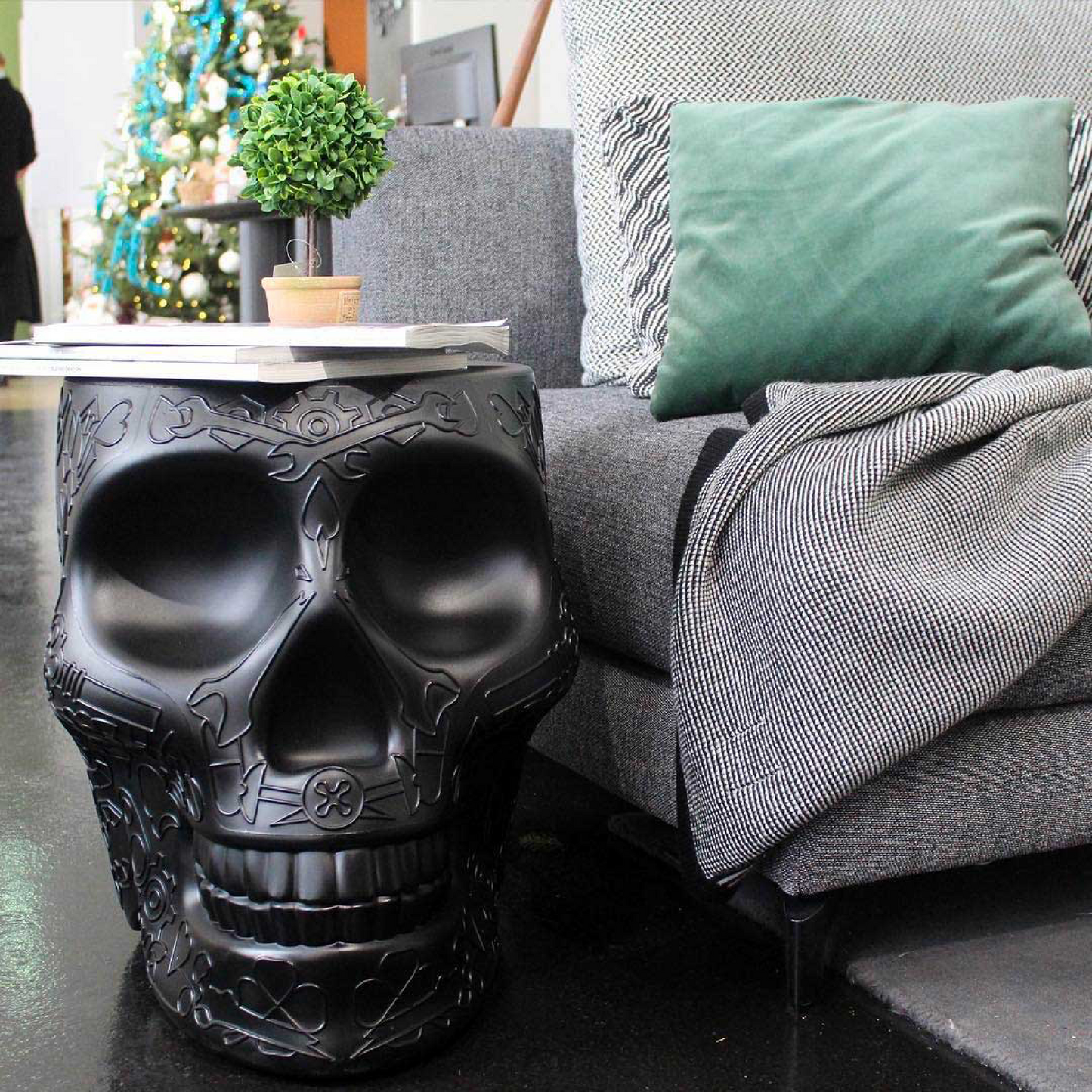 Skull-Shaped Stool Side Table | Qeeboo Mexico | Italianfurniture.com