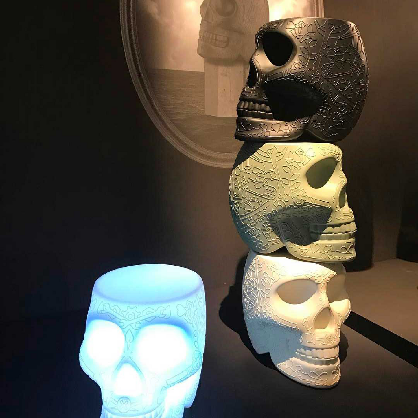 Skull-Shaped Stool Side Table | Qeeboo Mexico | Italianfurniture.com