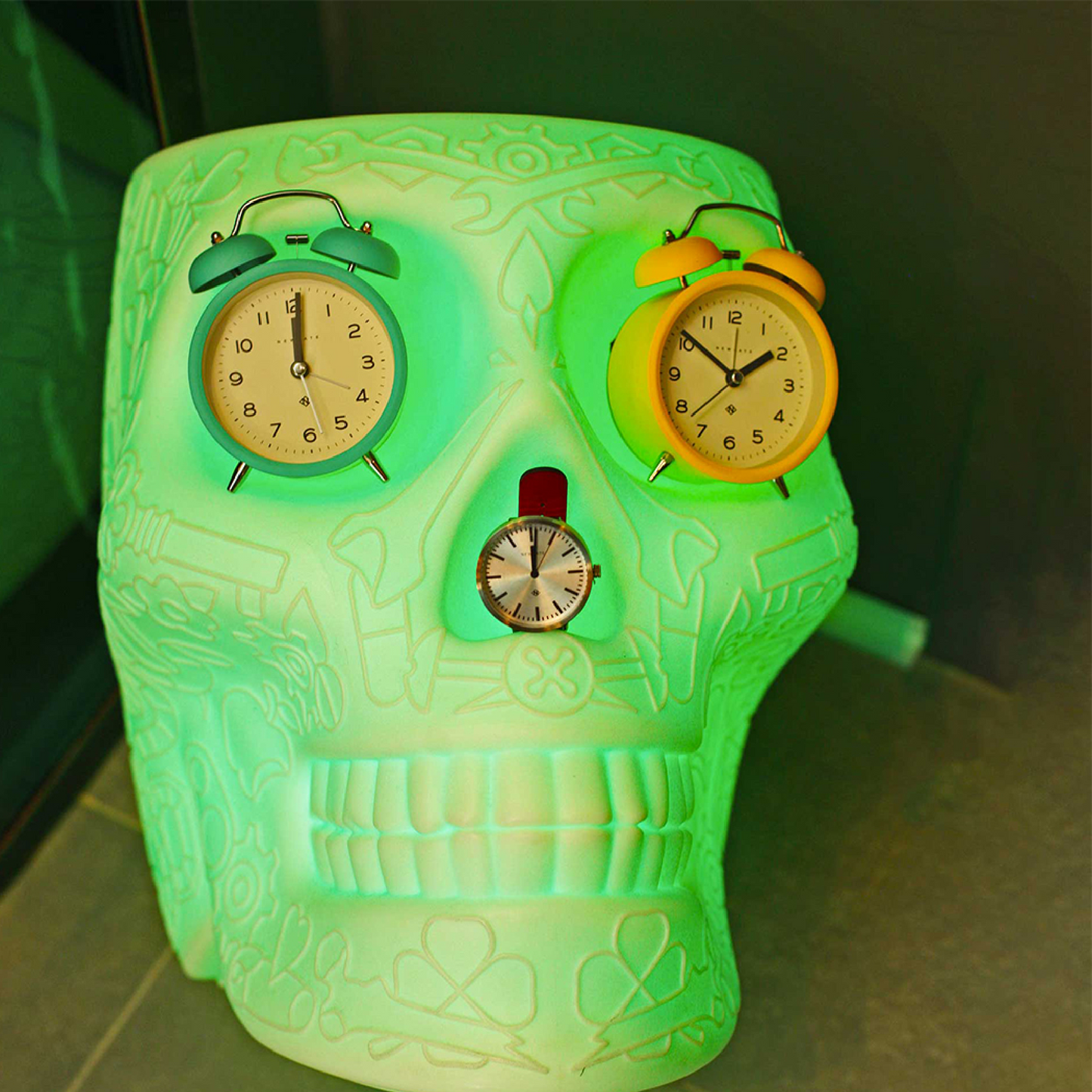 Skull Stool with Rechargeable LED Lamp | Qeeboo Mexico | Italianfurniture.com