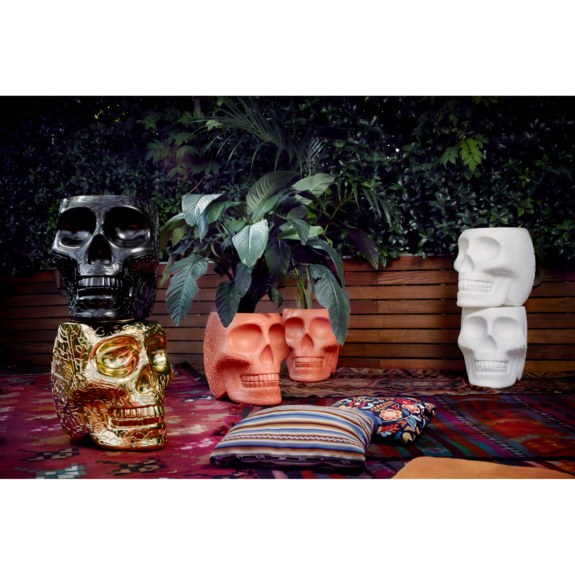 Skull-Shaped Planter Champagne Cooler | Qeeboo Mexico | Italianfurniture.com