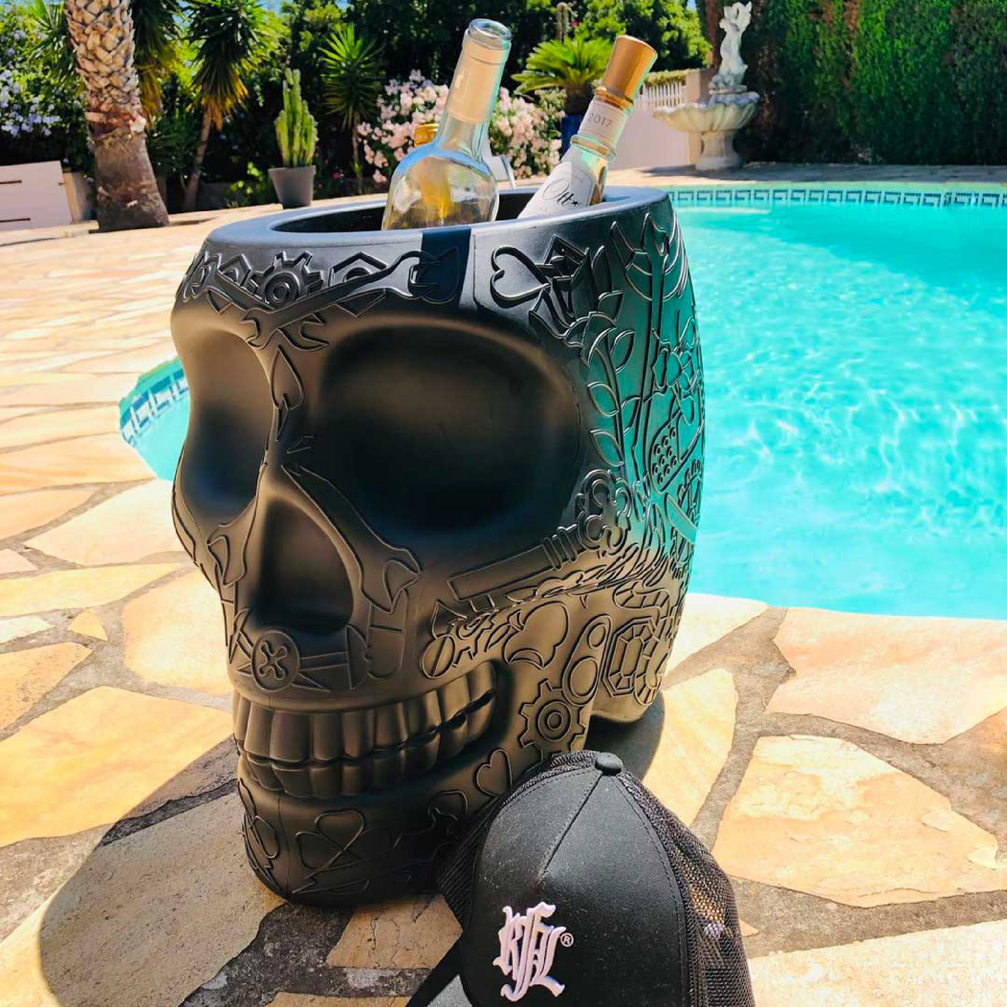 Skull-Shaped Planter Champagne Cooler | Qeeboo Mexico | Italianfurniture.com