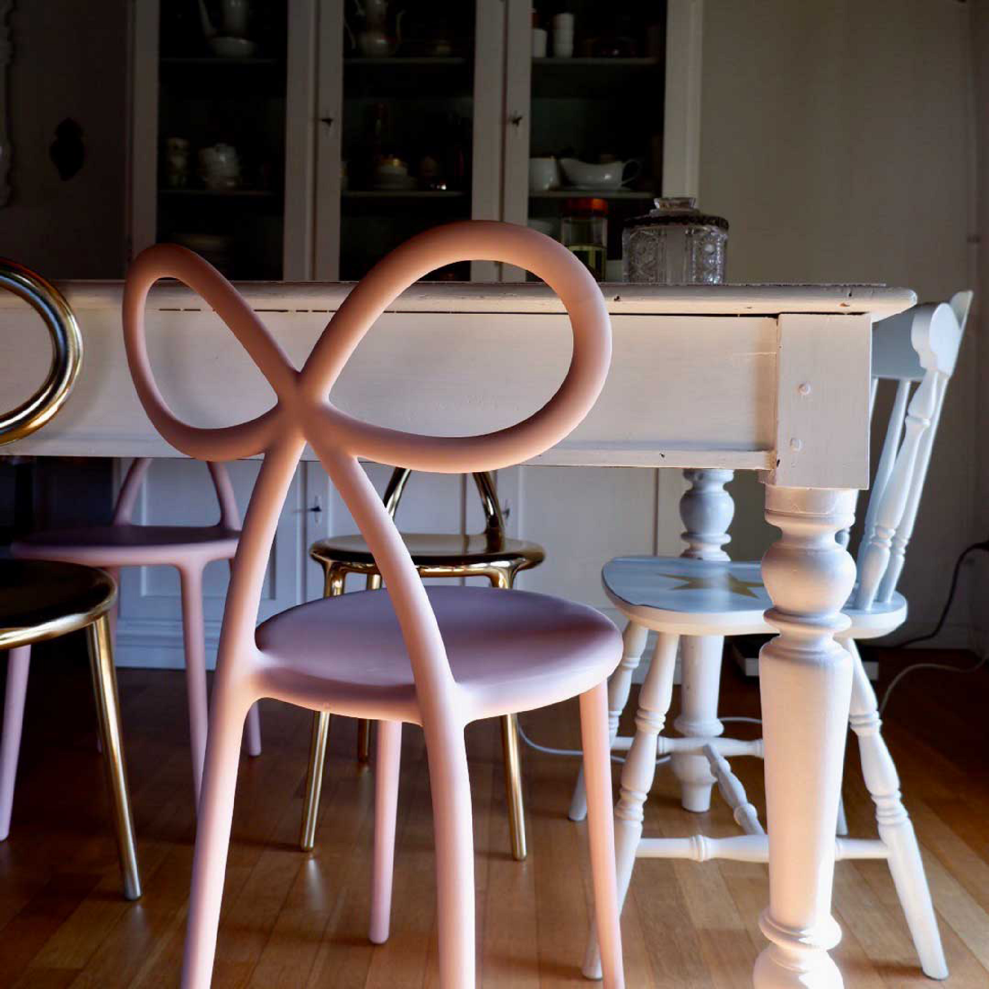 Bow Design Dining Chair | Qeeboo Ribbon | Italianfurniture.com