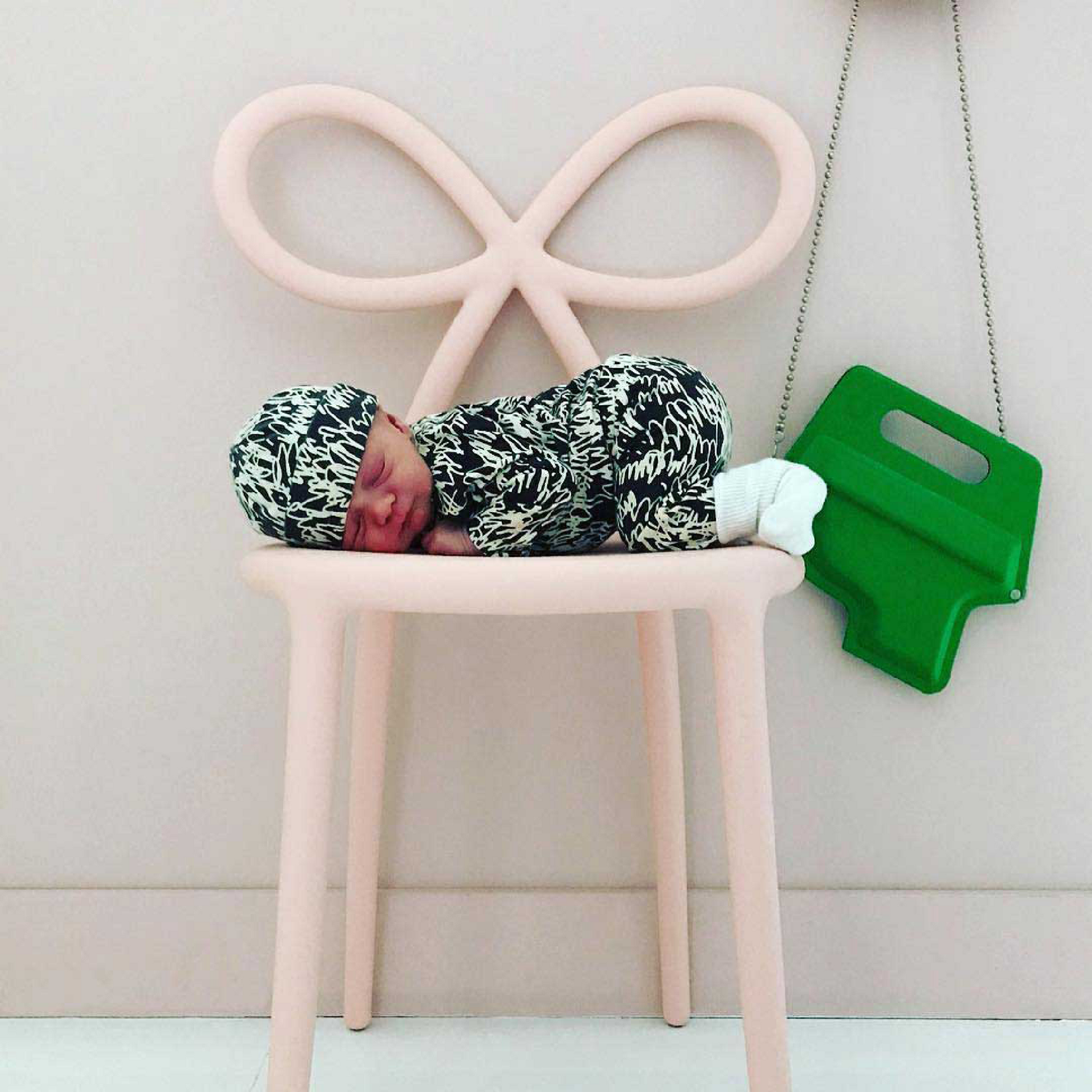 Bow Design Dining Chair | Qeeboo Ribbon | Italianfurniture.com