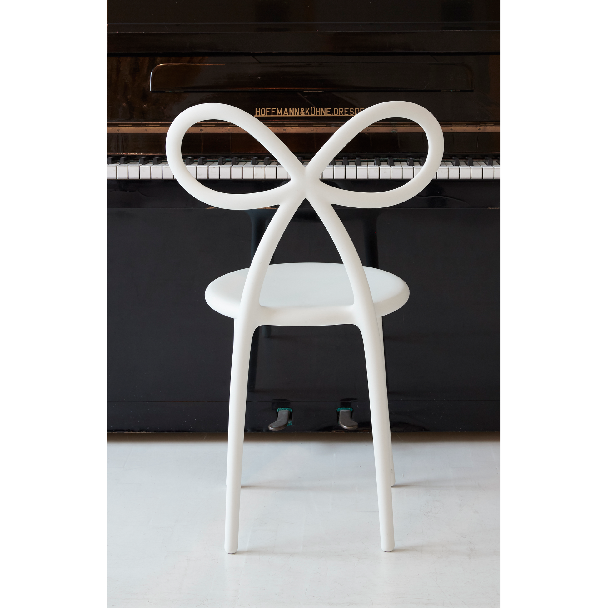 Bow Design Dining Chair | Qeeboo Ribbon | Italianfurniture.com