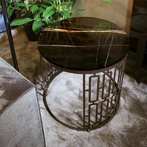 Contemporary Round Side Table with Geometric Base | Redeco Unique | italianfurniture.com