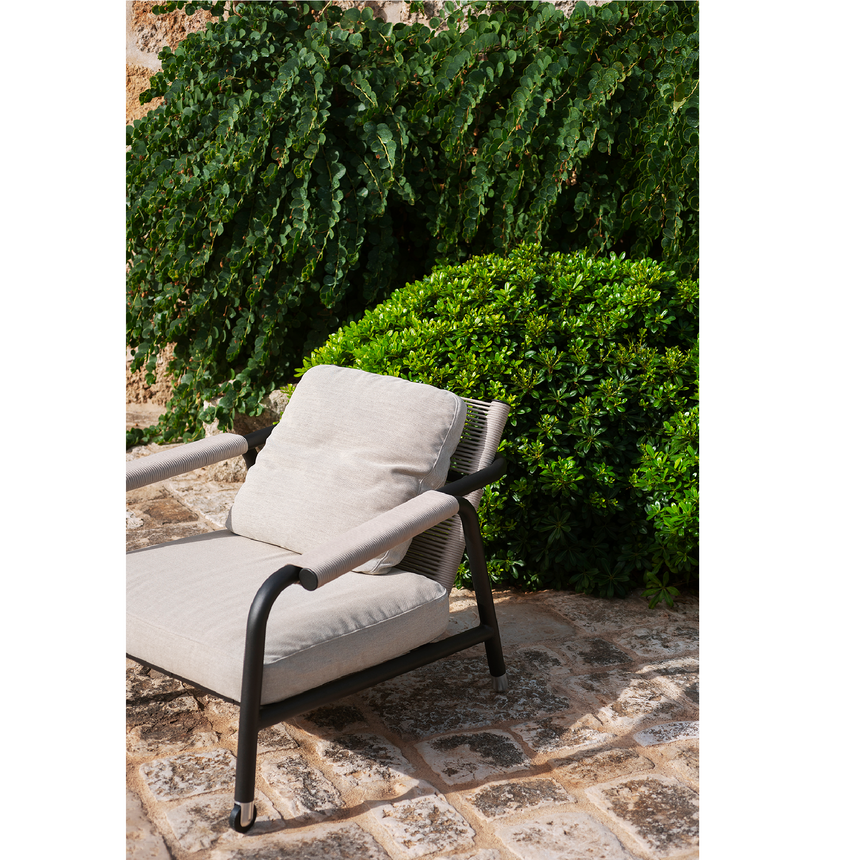 Wheeled Outdoor Lounge Chair | Roda Astra | Italianfurniture.com