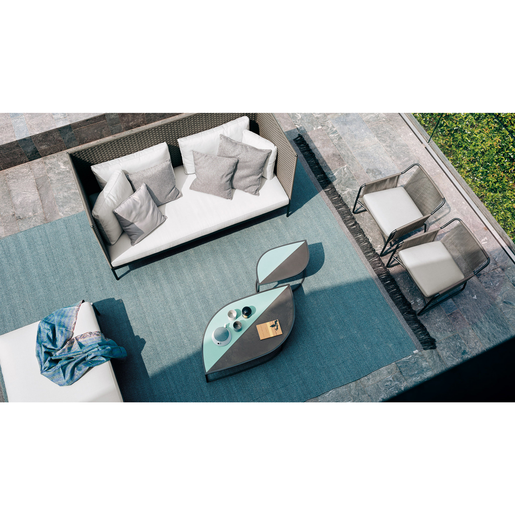 Ovate Outdoor Side Table | Roda Leaf | Italianfurniture.com