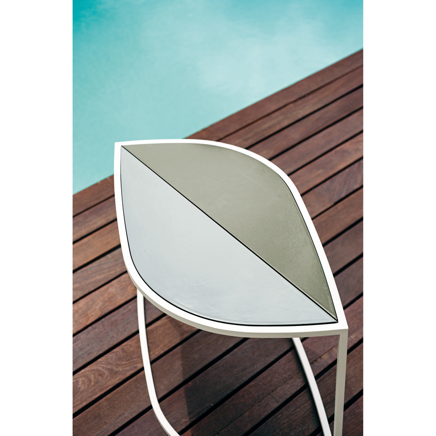 Ovate Outdoor Side Table | Roda Leaf | Italianfurniture.com