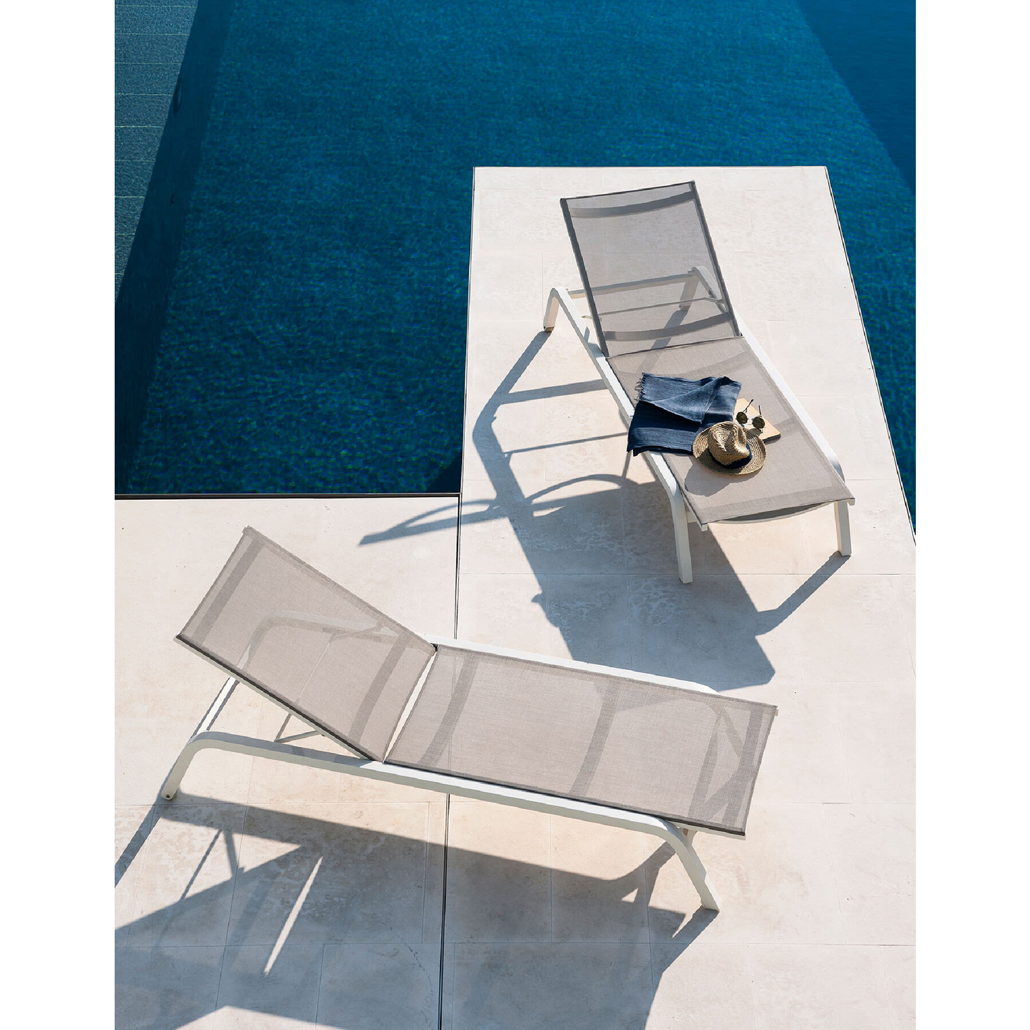 Reclining Stackable Sunlounger | Roda Surfer | Italianfurniture.com