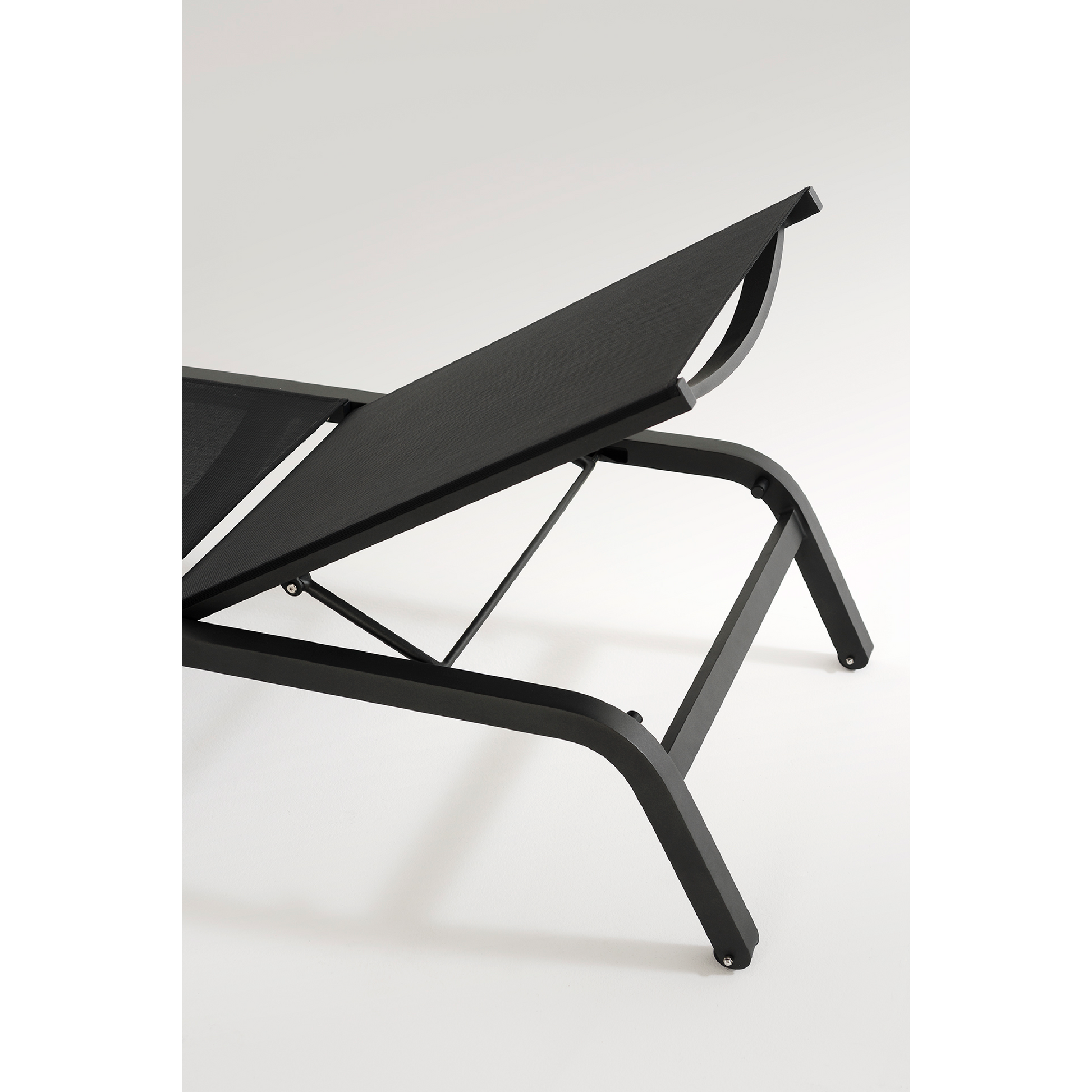 Reclining Stackable Sunlounger | Roda Surfer | Italianfurniture.com