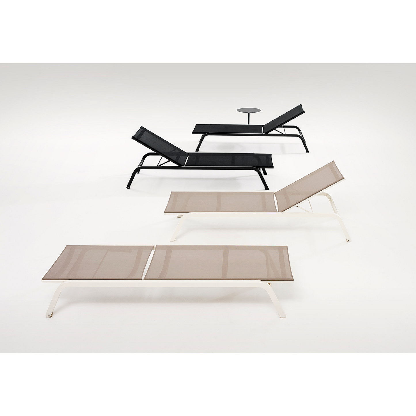 Reclining Stackable Sunlounger | Roda Surfer | Italianfurniture.com