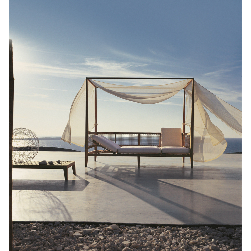 Curtained Teak Sun Bed | Unopiu Synthesis | Italianfurniture.com