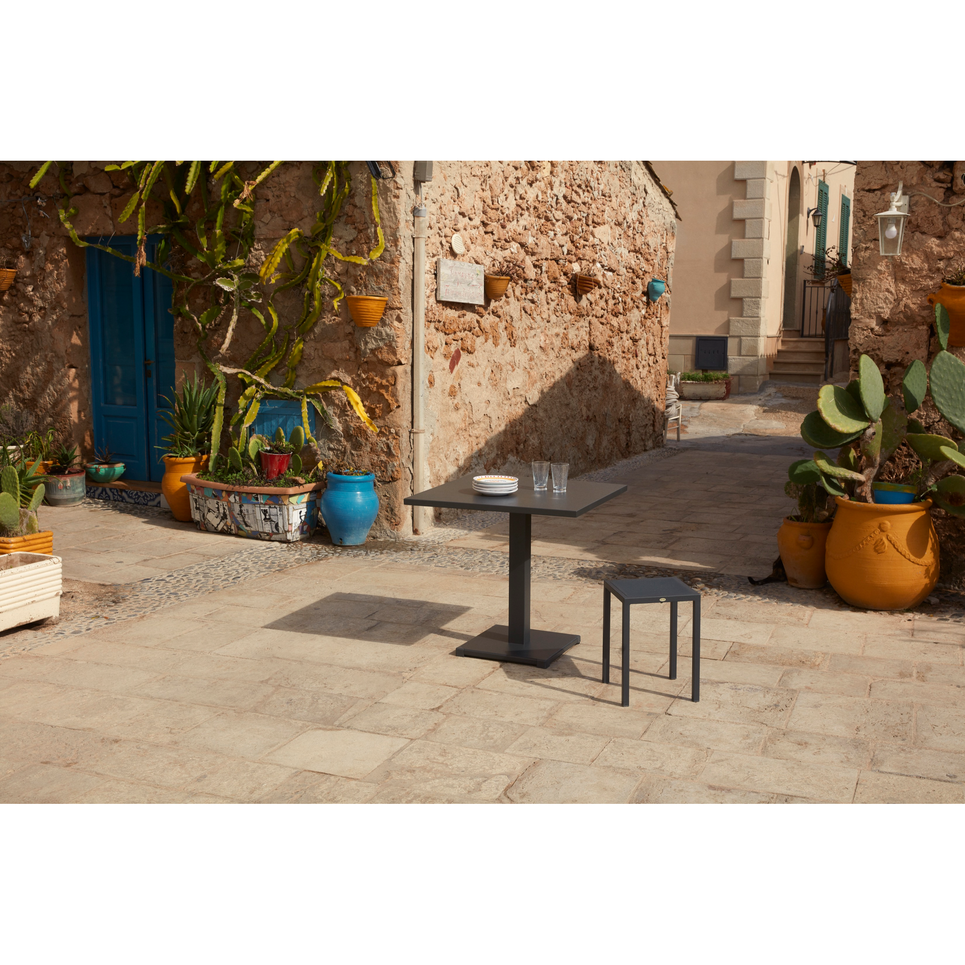 Square Outdoor Bistro Table | Unopiu Luce | Italianfurniture.com