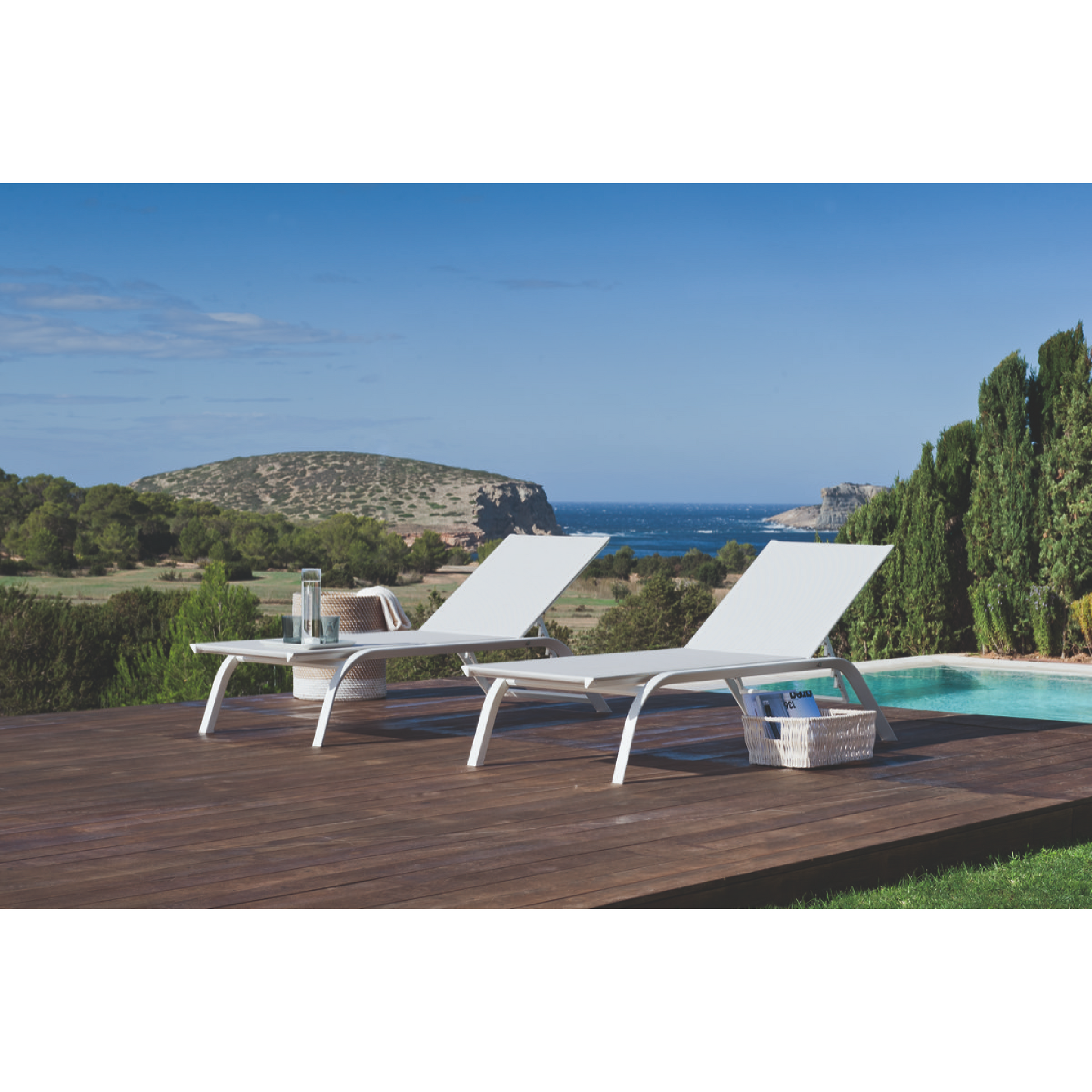 Aluminum Minimalist Sun Bed | Unopiu Panarea | Italianfurniture.com