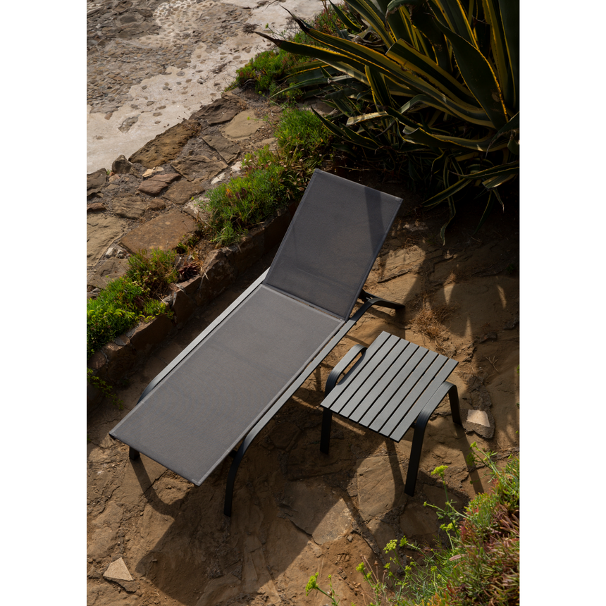 Aluminum Minimalist Sun Bed | Unopiu Panarea | Italianfurniture.com