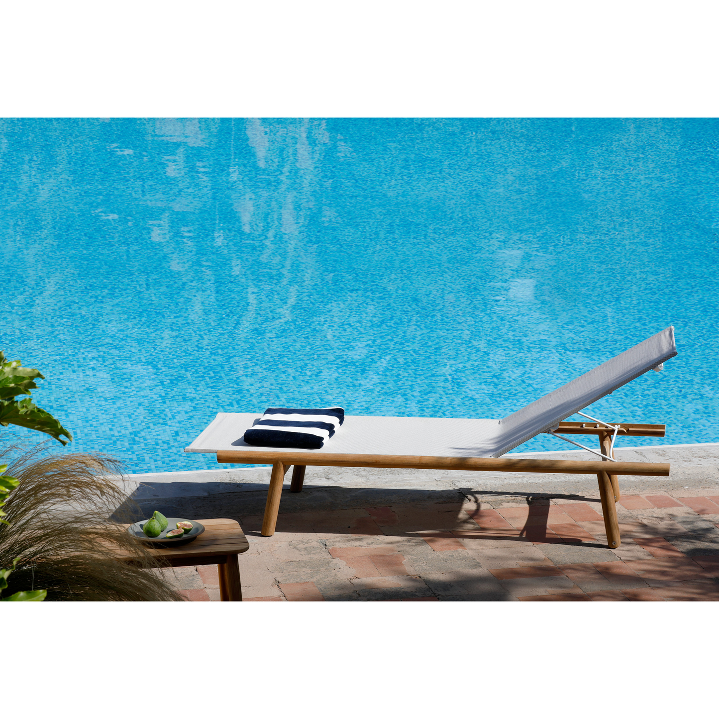 Teak Curved Sunlounger  | Unopiu Pevero | Italianfurniture.com