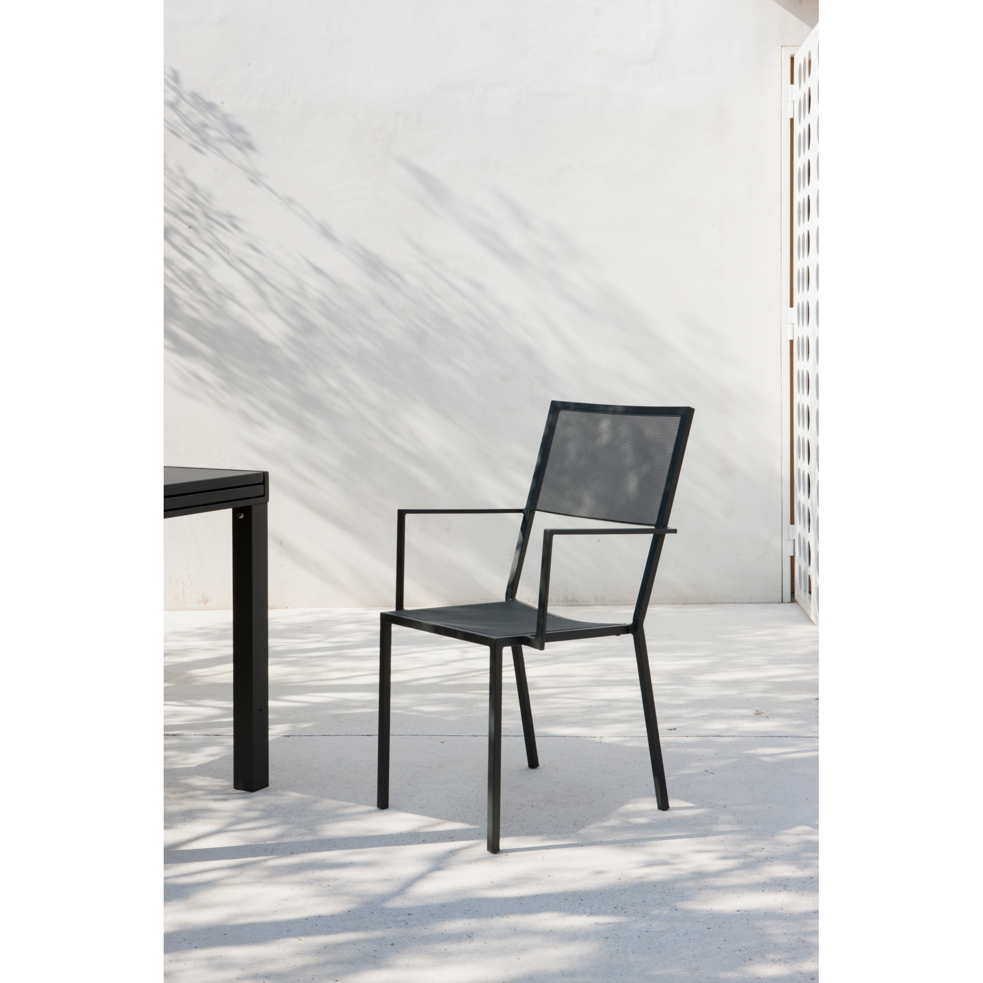 Stackable Iron Outdoor Armchair | Unopiu Conrad | Italianfurniture.com