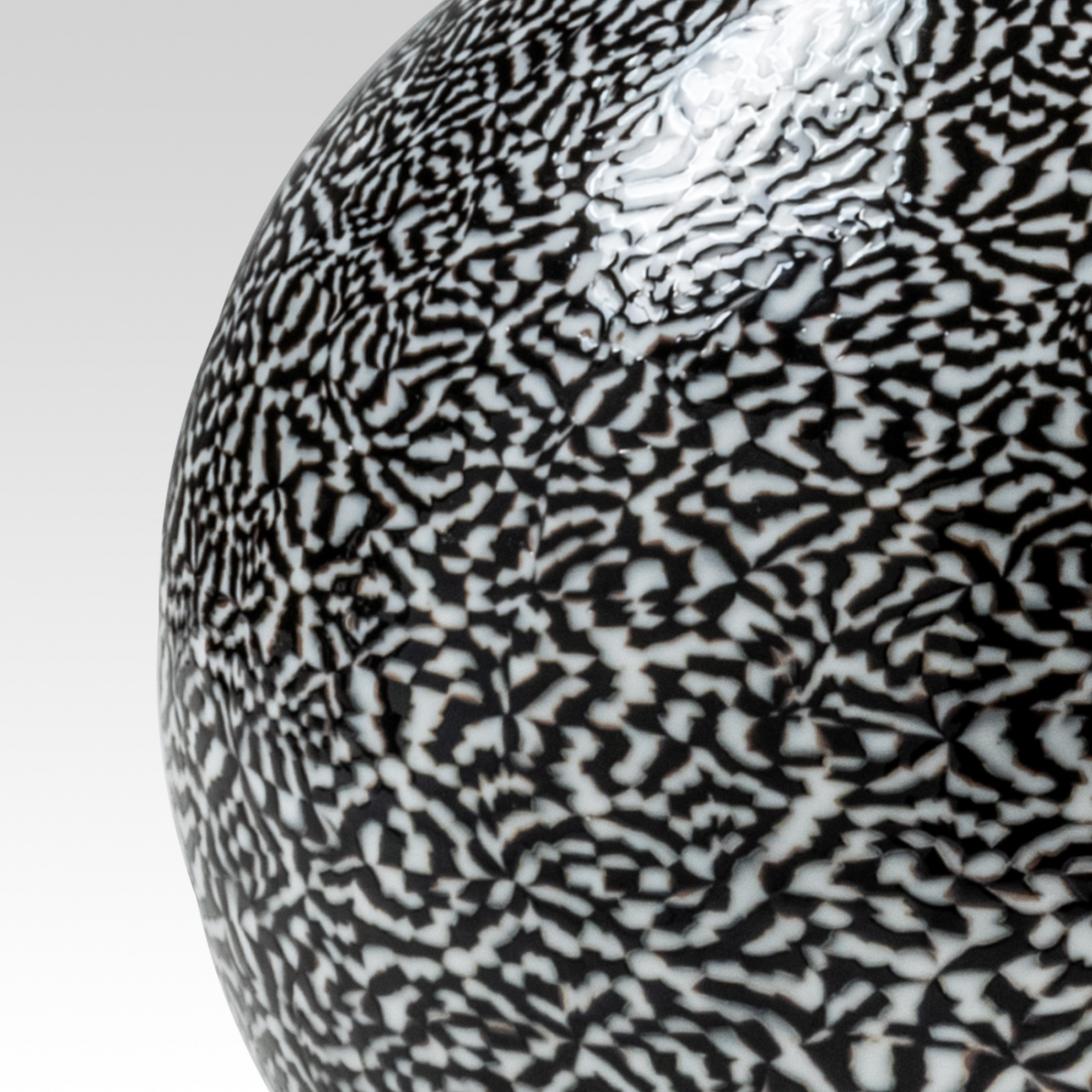 Round Glass Patterned Vase | Venini Dama | Italianfurniture.com